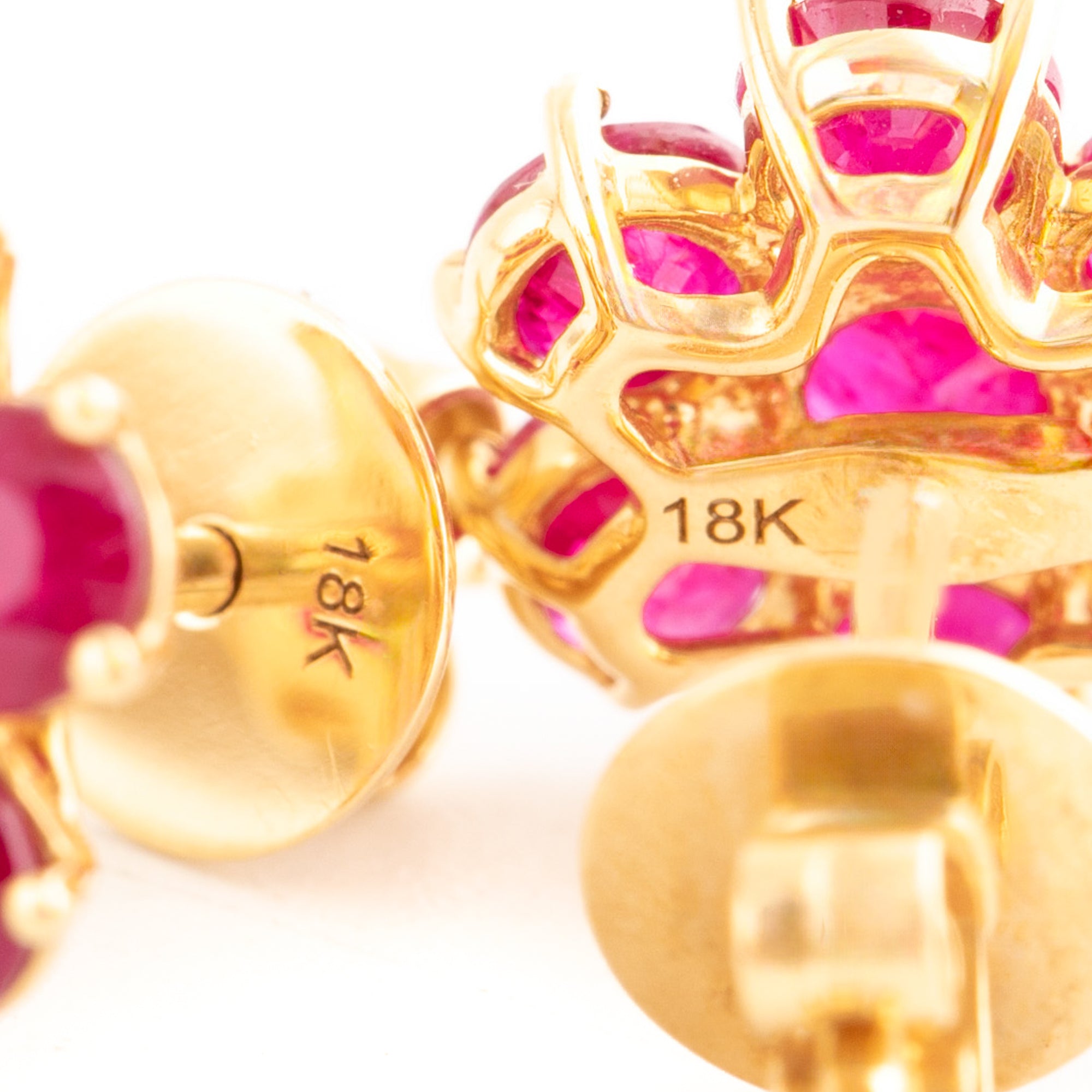 ARETES FLORES CON RUBÍES