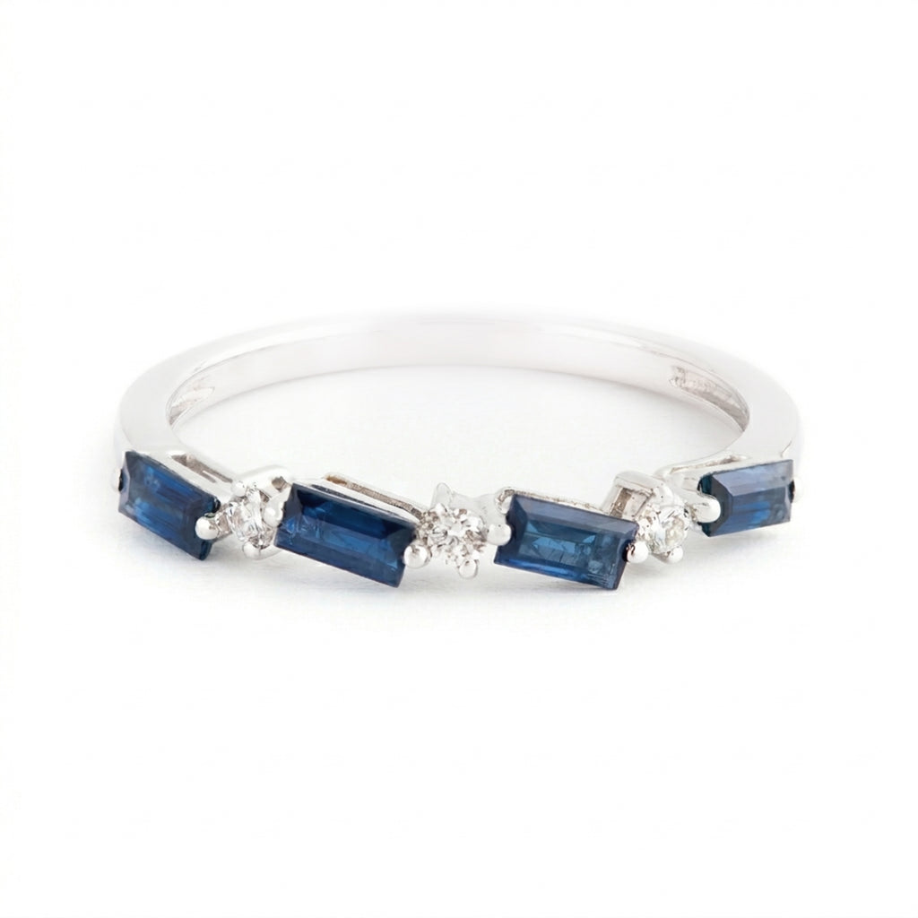 ARGOLLA CON DIAMANTES Y ZAFIROS DIAGONALES