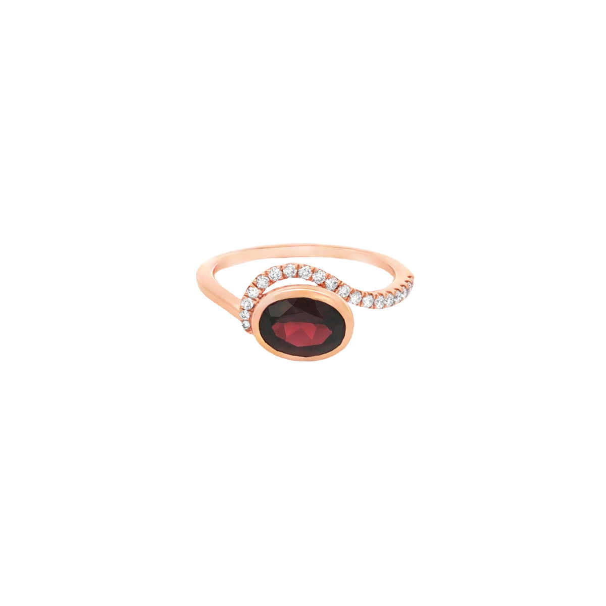 ANILLO CON GRANATE OVAL Y DIAMANTES