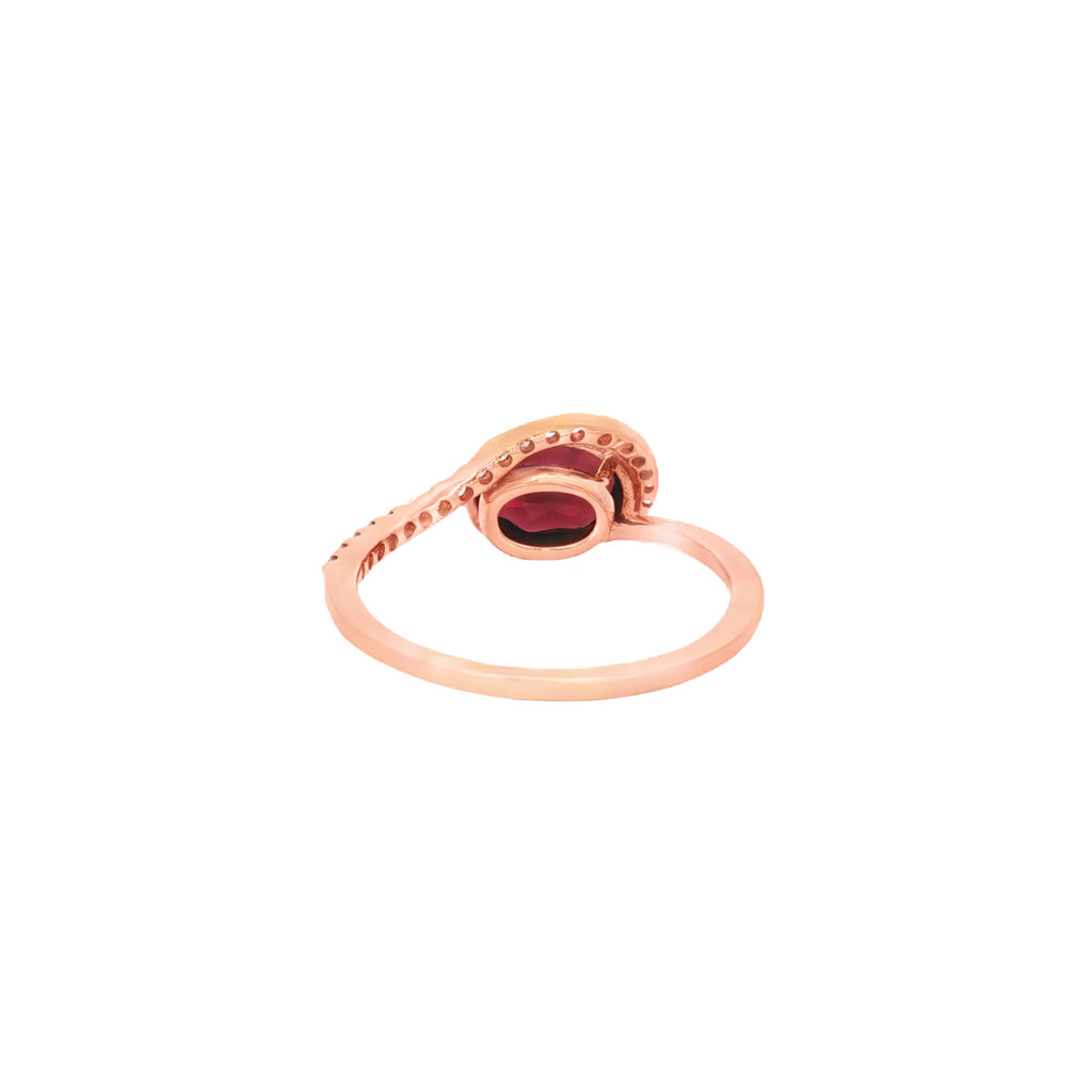 ANILLO CON GRANATE OVAL Y DIAMANTES