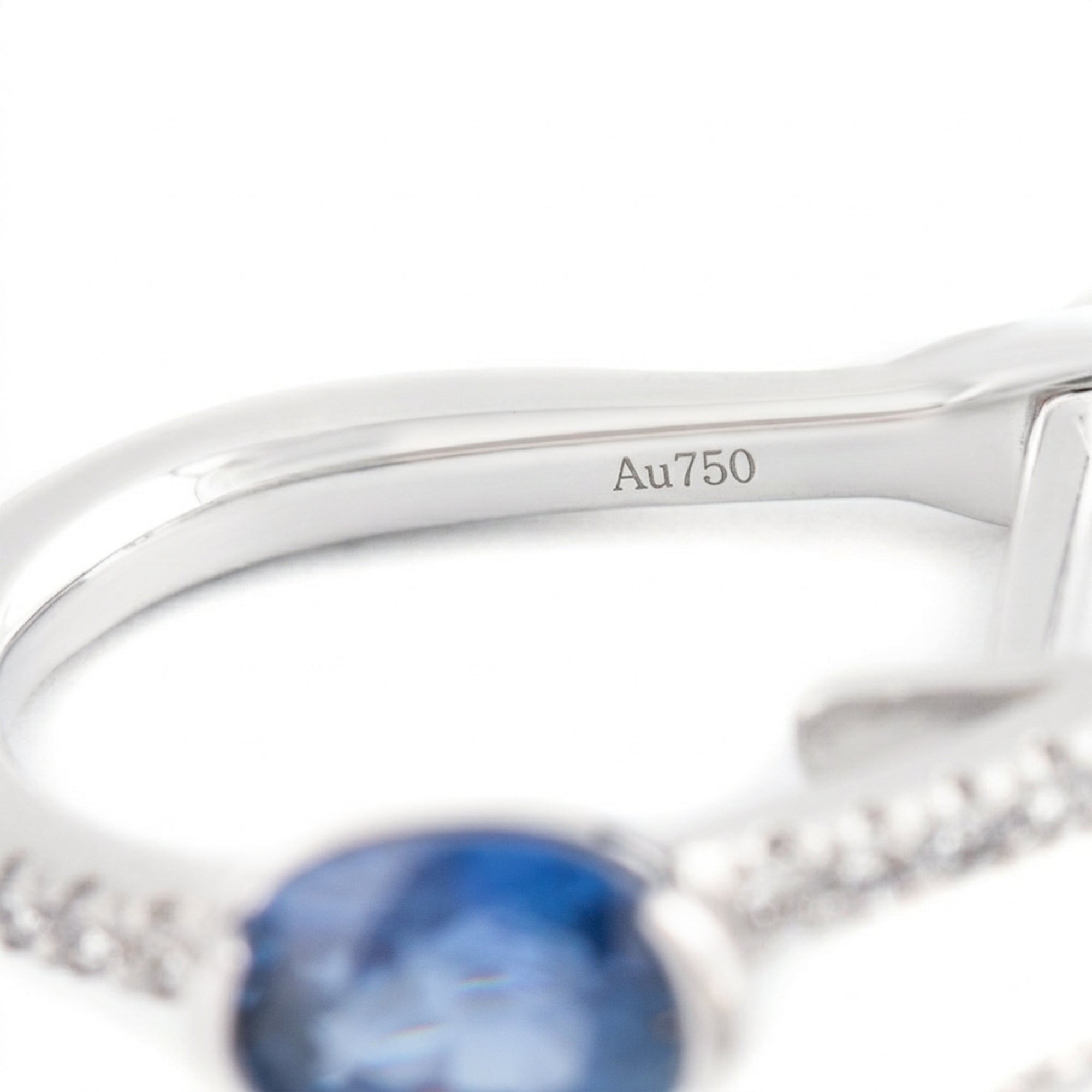 ARETES ZAFIRO OVAL Y DIAMANTES