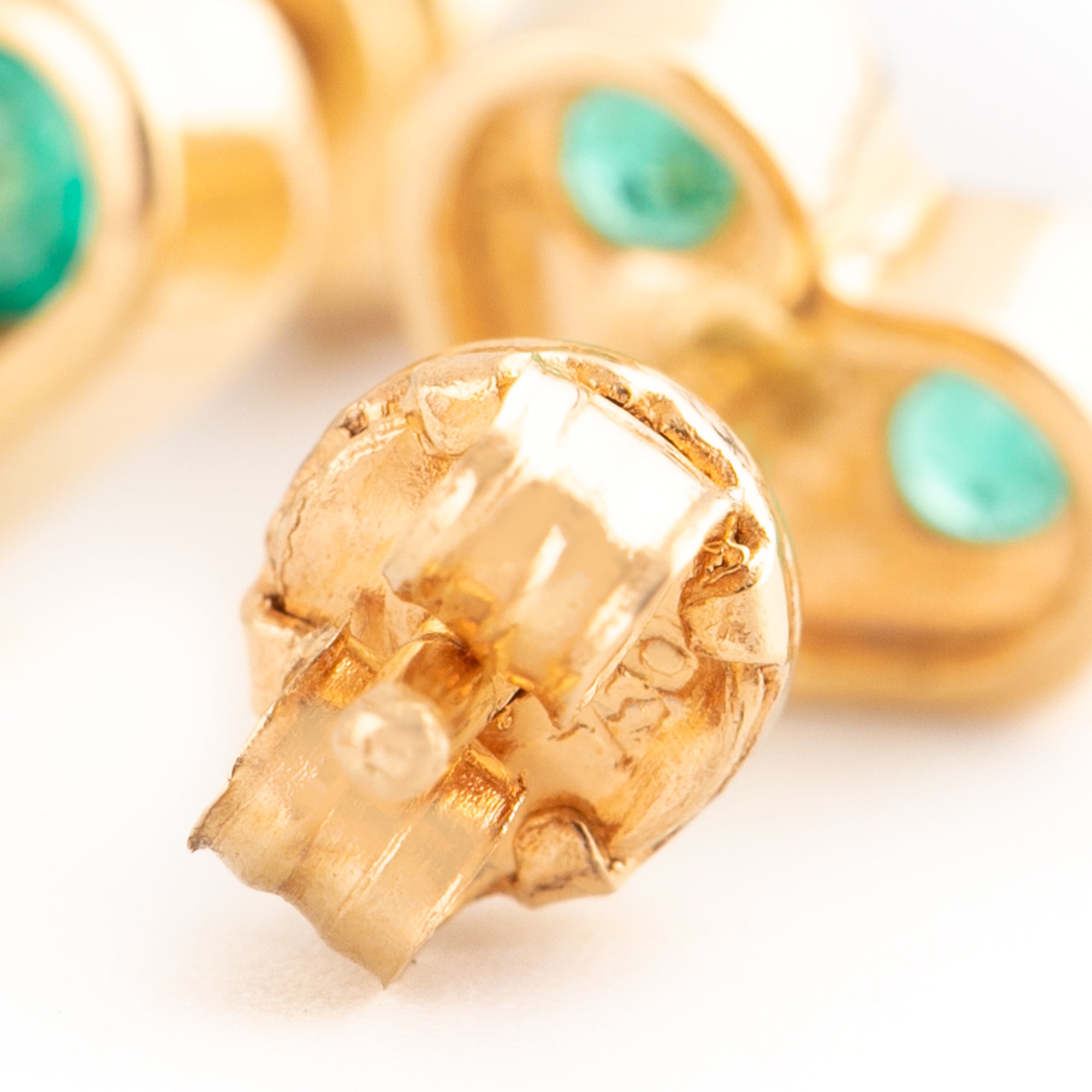 ARETES CORAZÓN CON ESMERALDAS