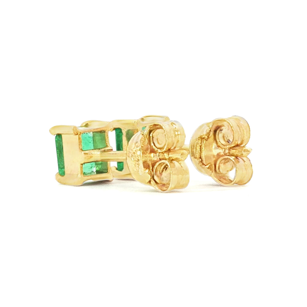 ARETES ESMERALDA UÑAS