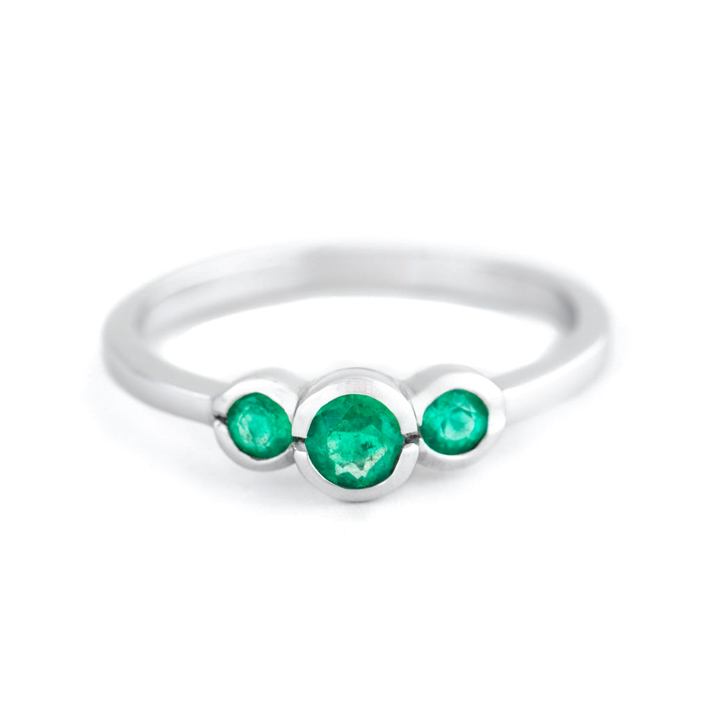 ANILLO BOLAS CON ESMERALDAS