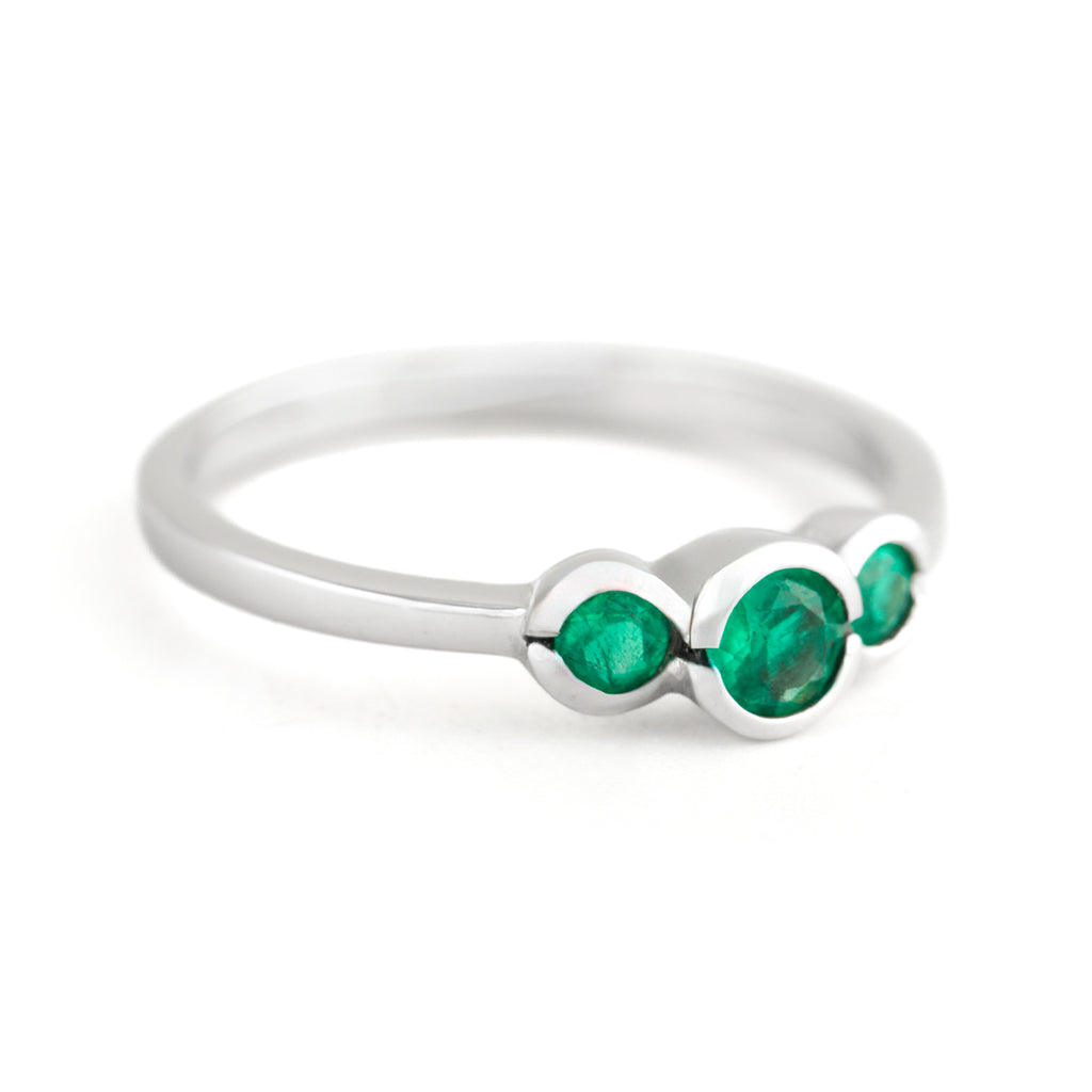 ANILLO BOLAS CON ESMERALDAS