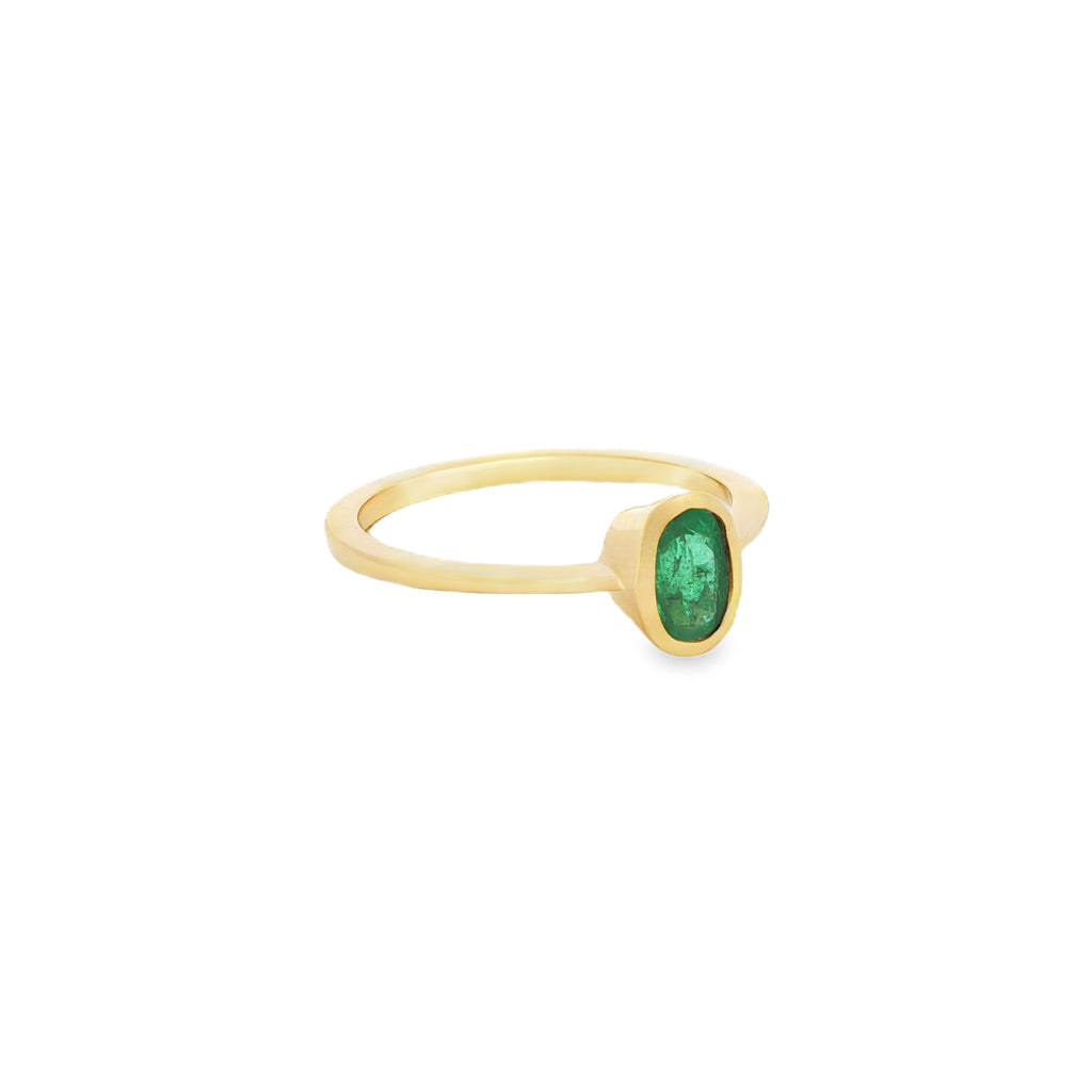 ANILLO SOLITARIO CON ESMERALDA