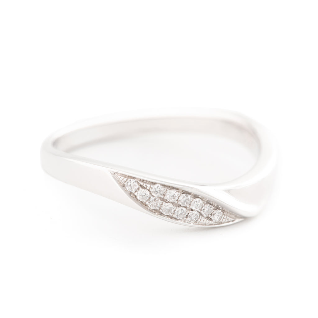 ARGOLLA ONDA CON DIAMANTES