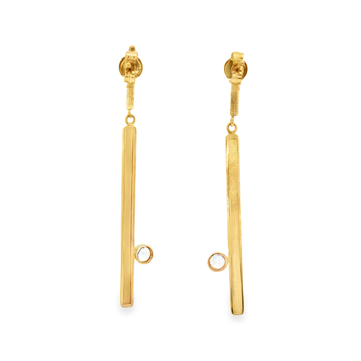 ARETES BARRA LARGA CON ZIRCONES