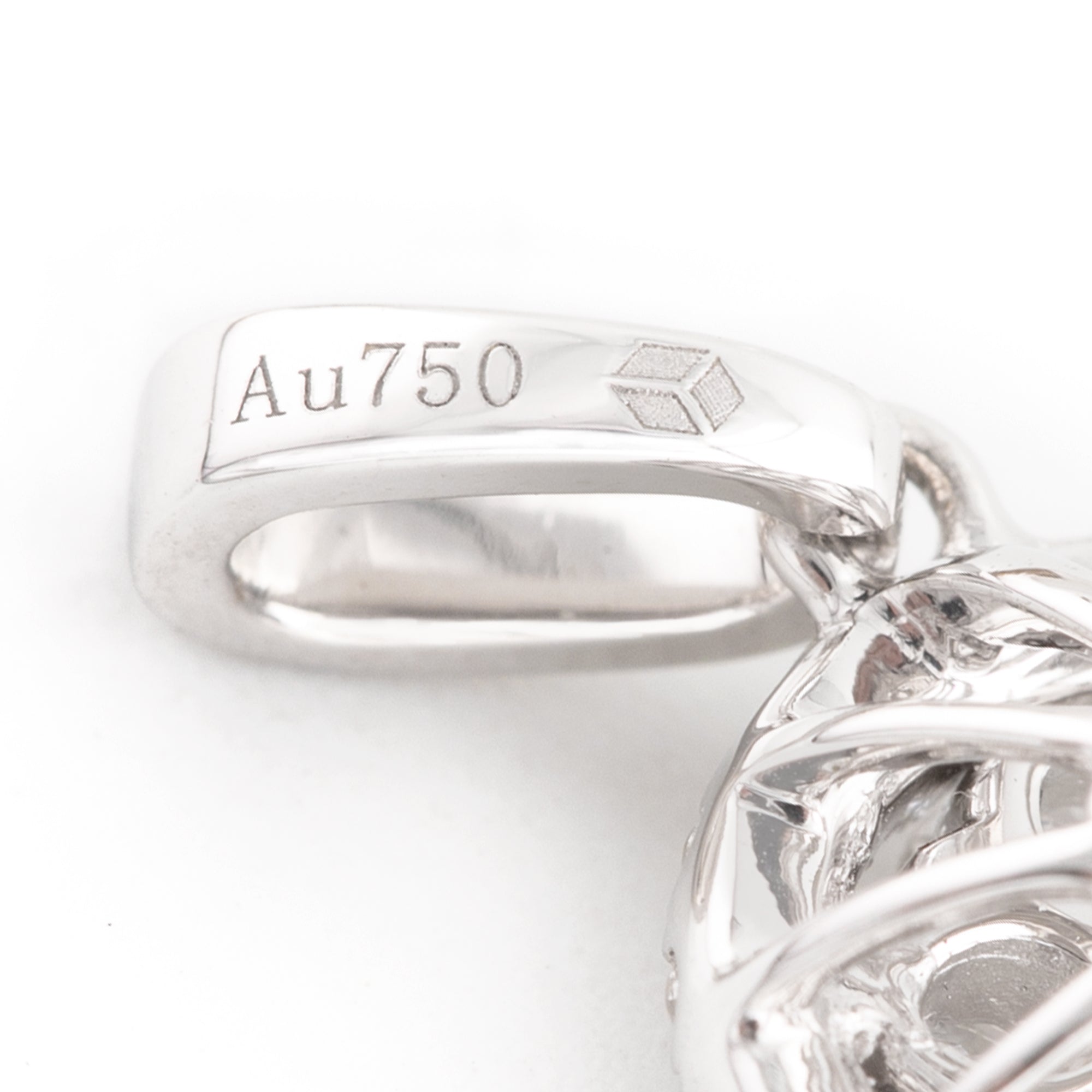 DIJE FLOR CON DIAMANTES