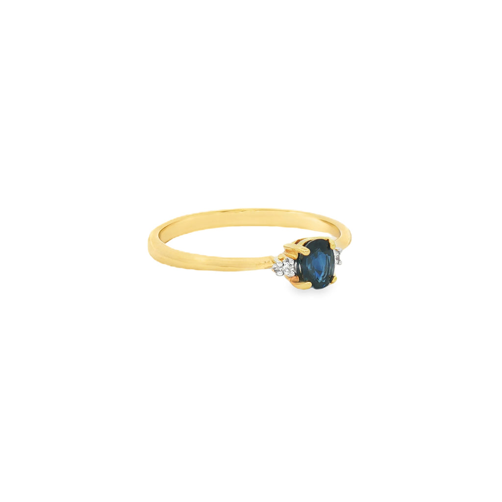 ANILLO SOLITARIO OVAL DE ZAFIRO Y DIAMANTES
