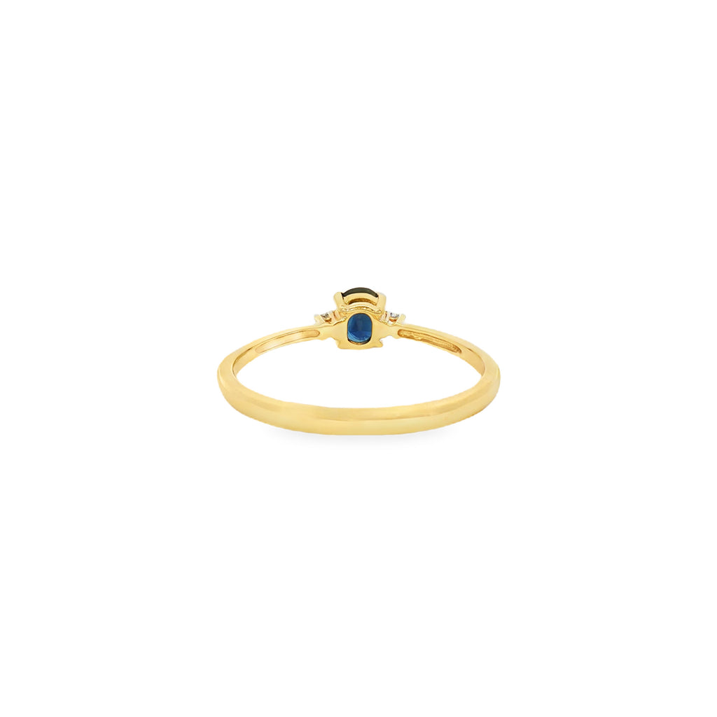 ANILLO SOLITARIO OVAL DE ZAFIRO Y DIAMANTES
