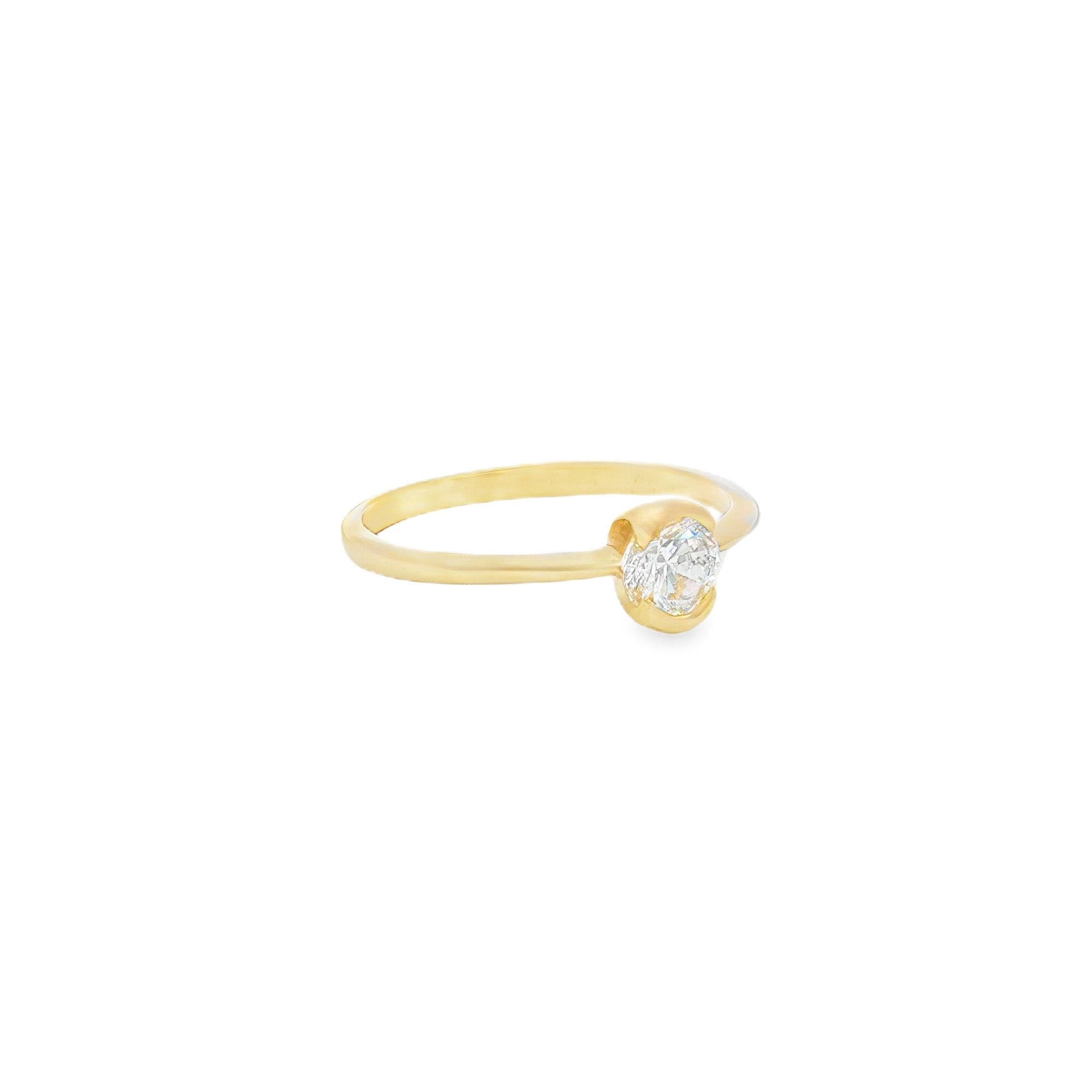 ANILLO CON ZIRCÓN OVAL