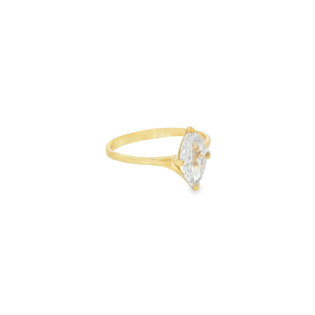 ANILLO CON ZIRCÓN MARQUESA