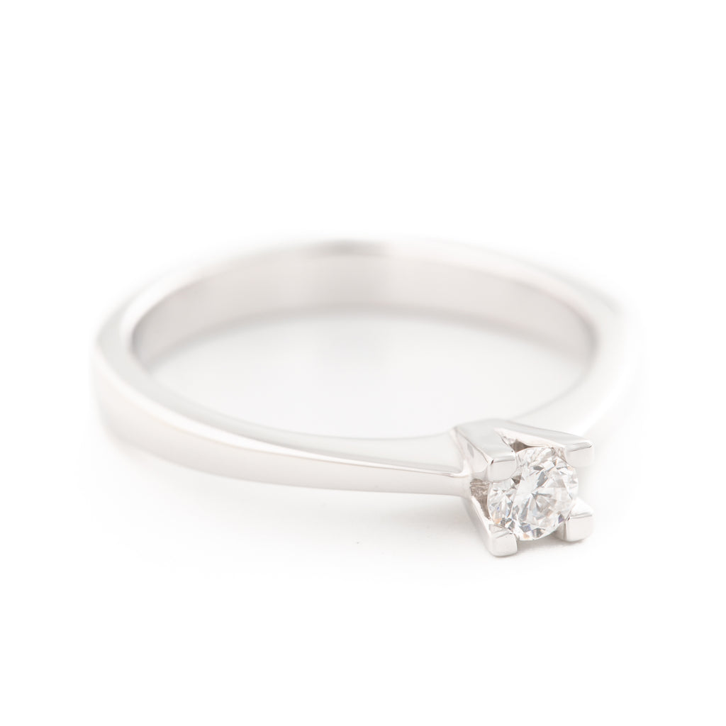 ANILLO SOLITARIO CON DIAMANTE