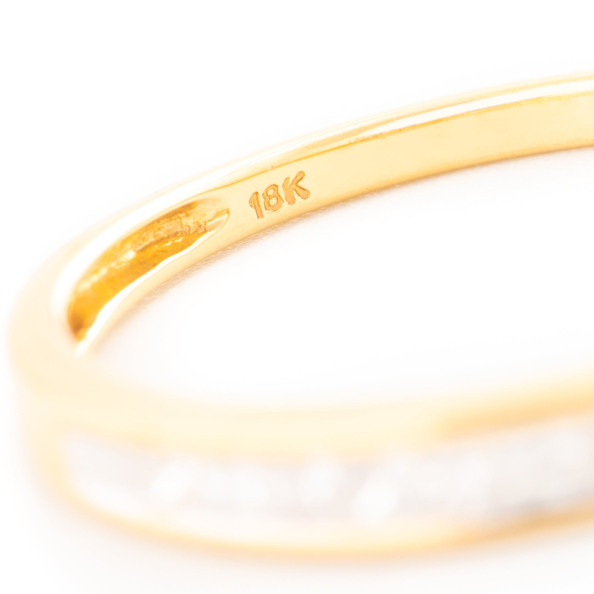 ARGOLLA CON CARRIL EN DIAMANTES