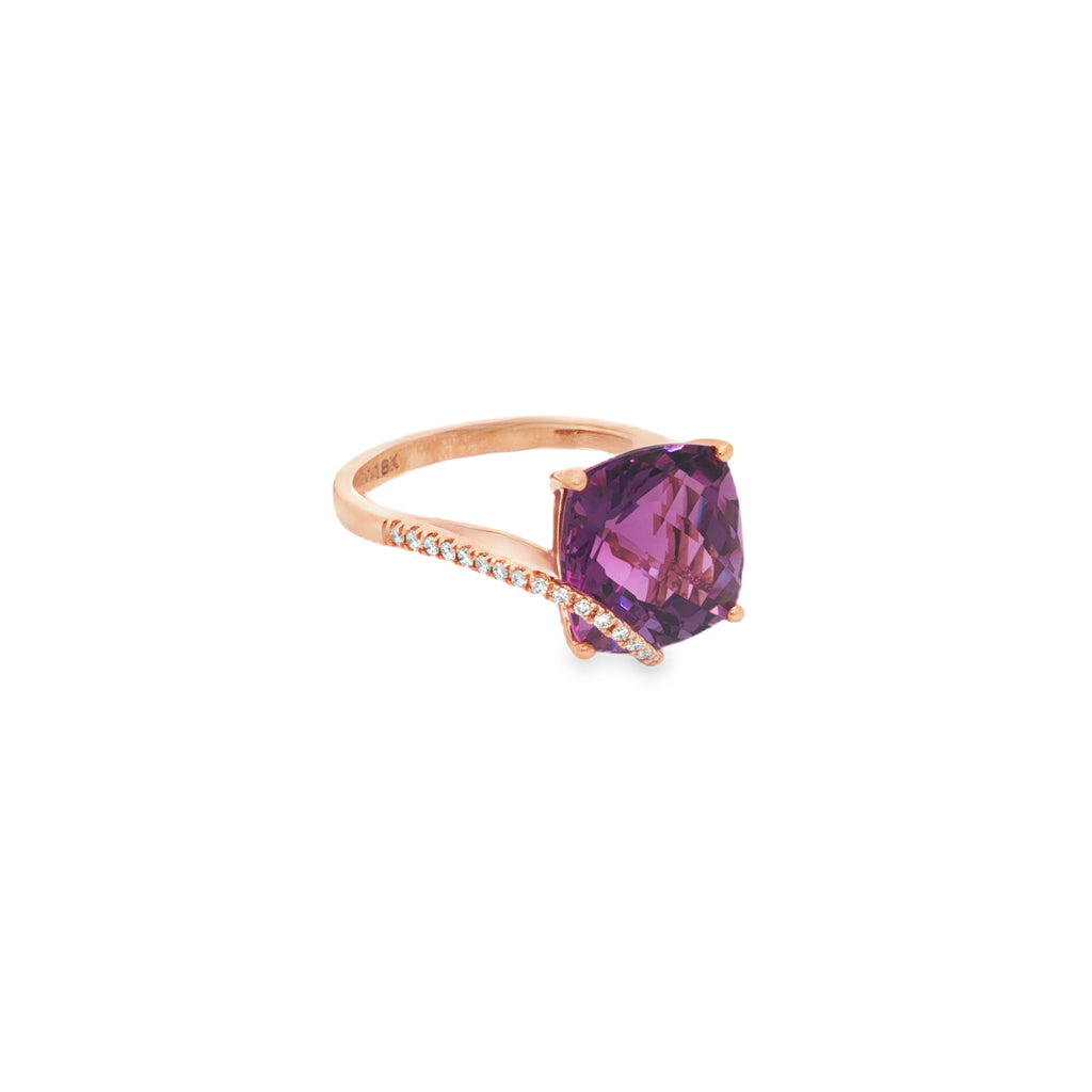 ANILLO CON AMATISTA Y DIAMANTES EN ONDA