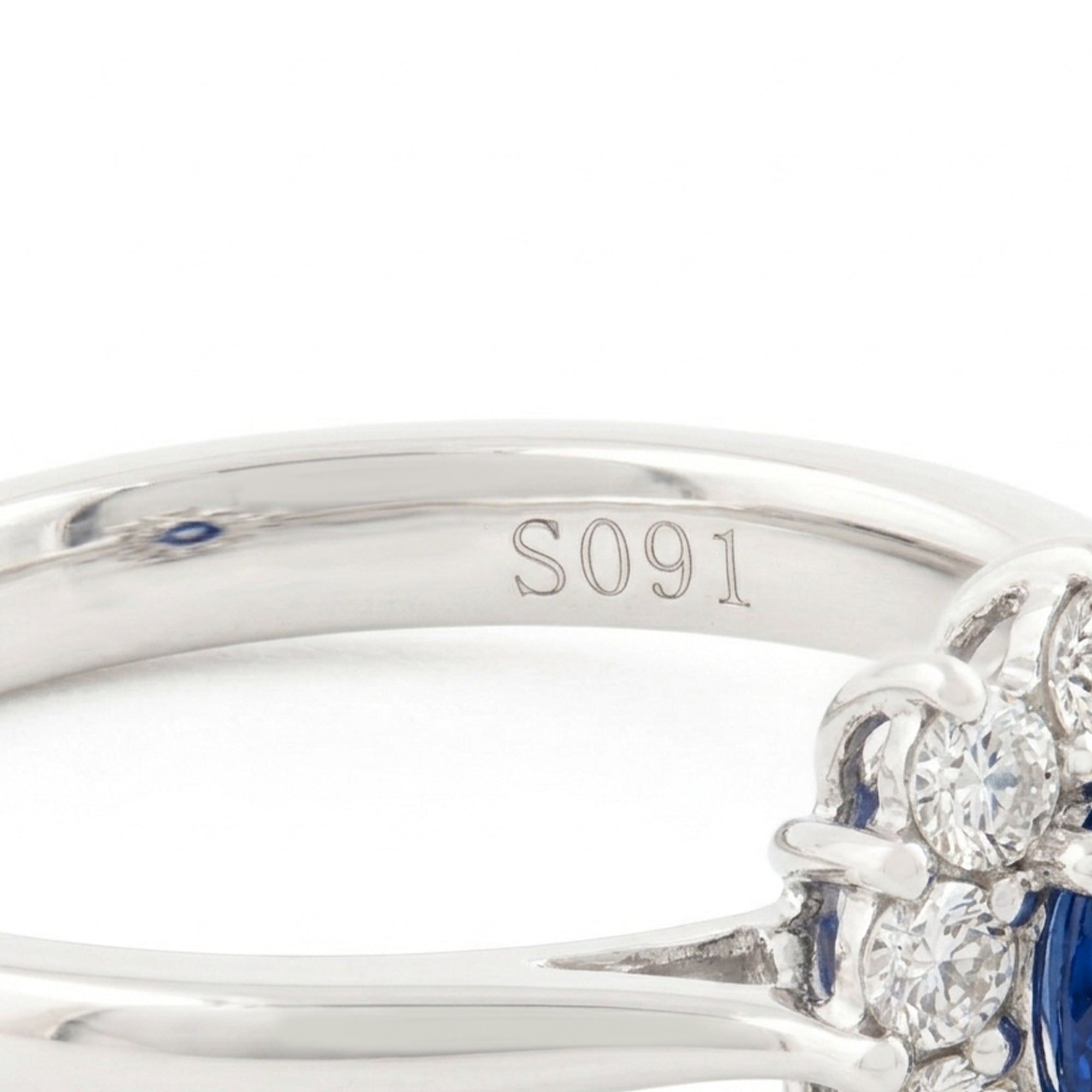 ANILLO FLOR CON ZAFIRO Y DIAMANTES