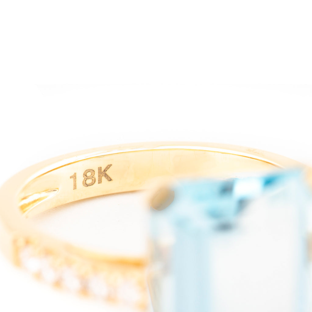 ANILLO TOPACIO RECTANGULAR Y DIAMANTES