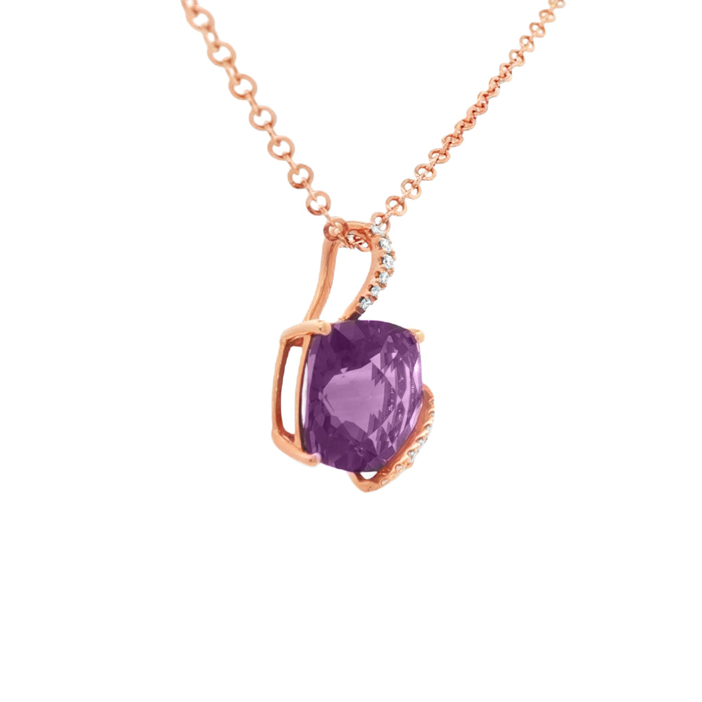 DIJE CON AMATISTA Y DIAMANTES EN ONDA