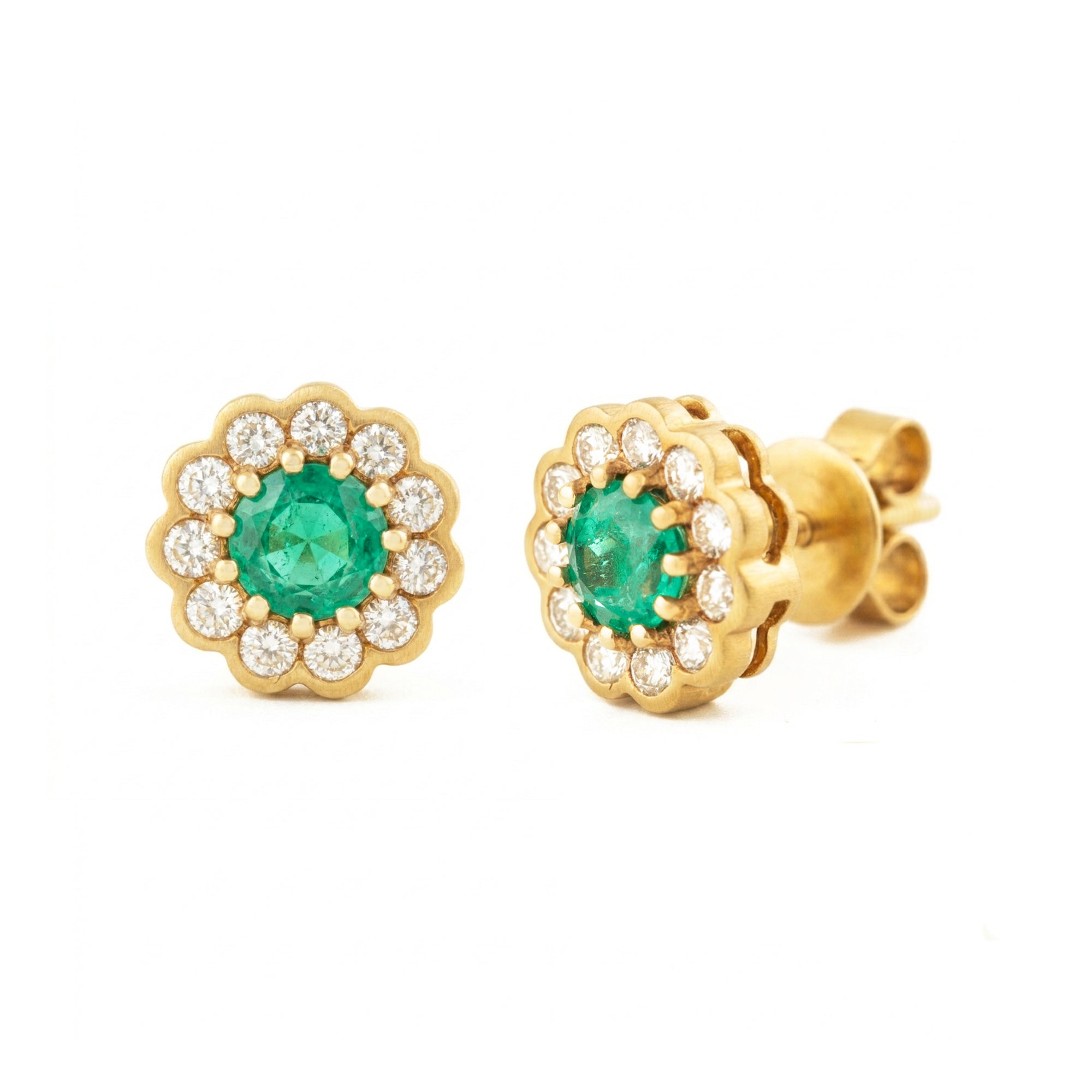 ARETES FLOR CON ESMERALDA Y DIAMANTES