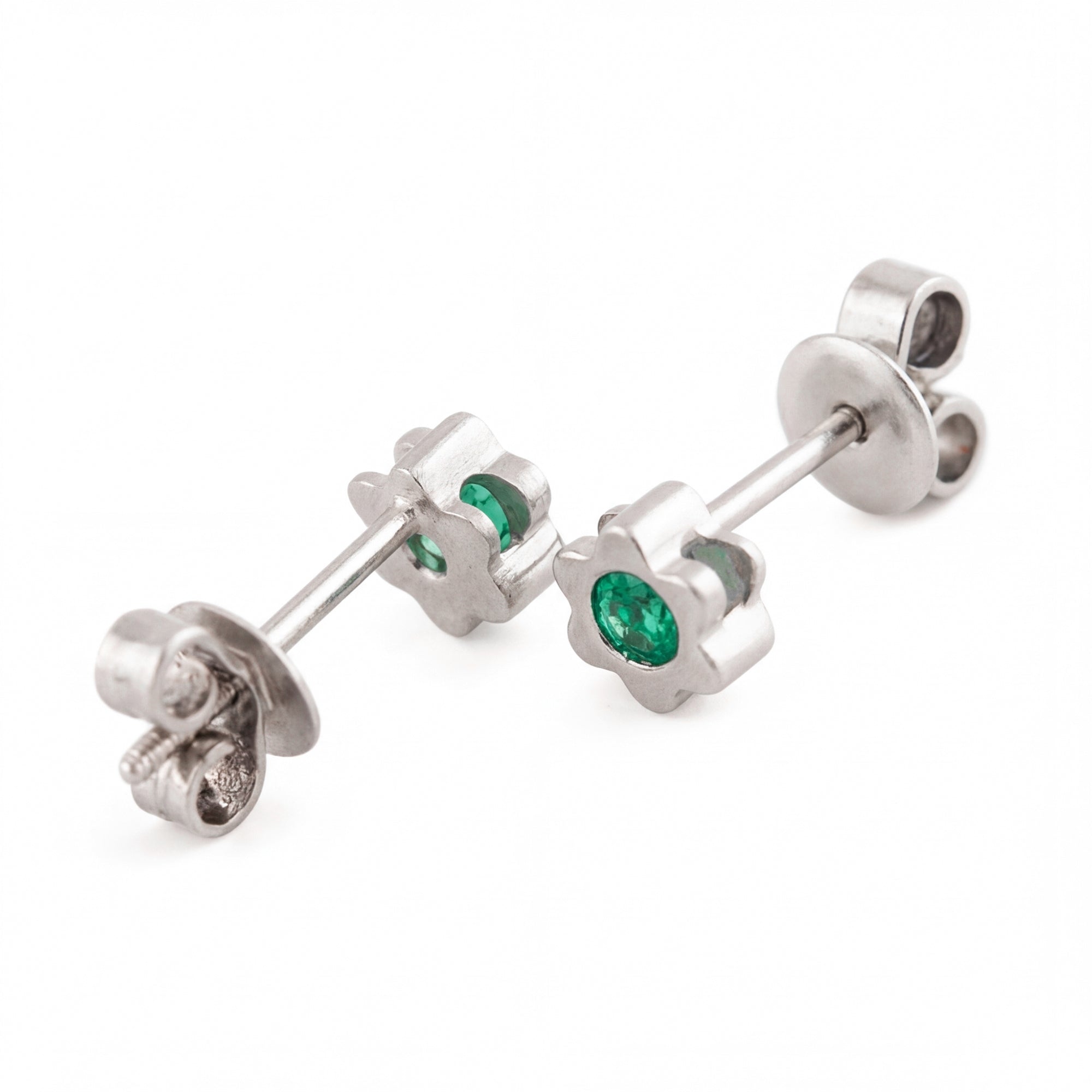 ARETES FLOR CON ESMERALDA