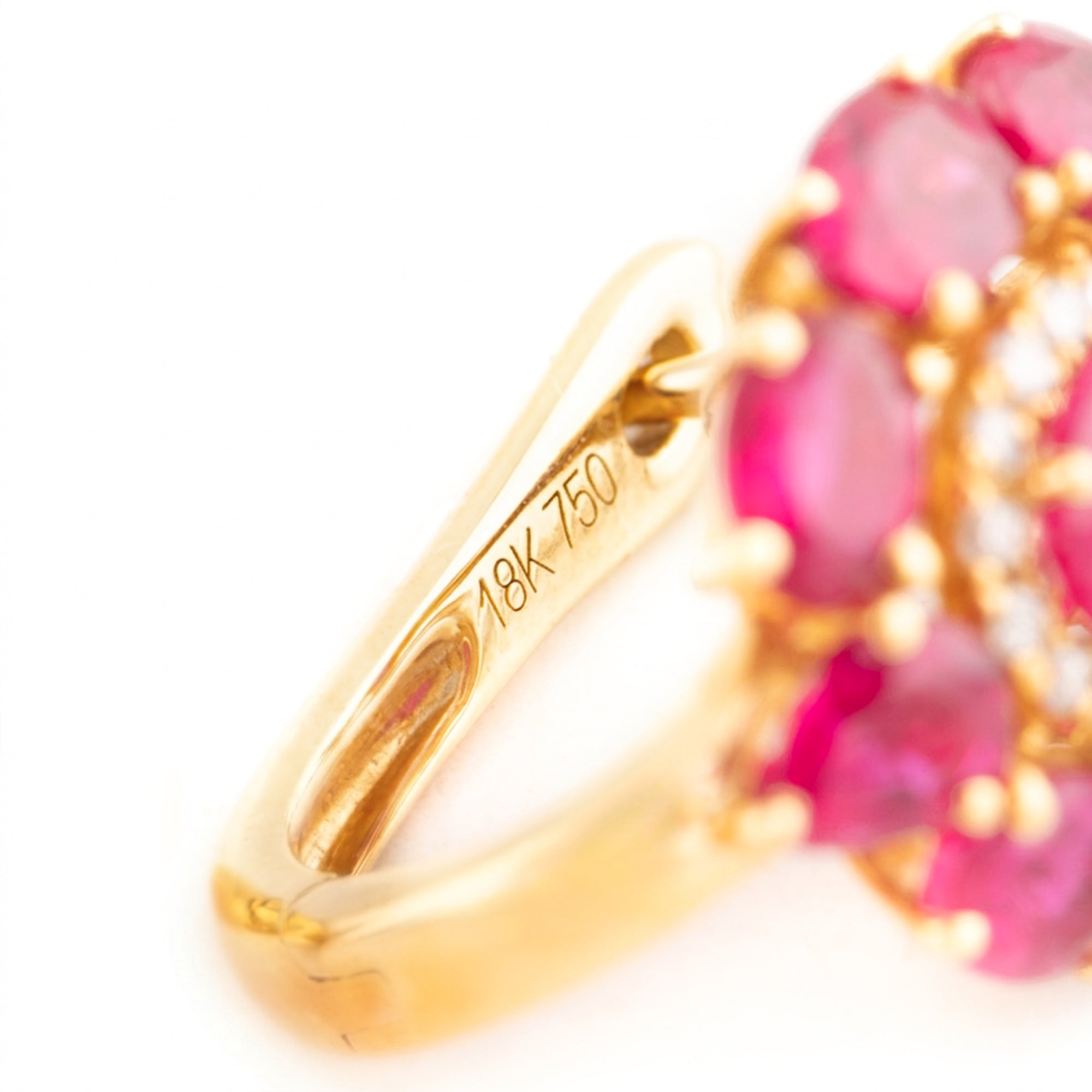 ARETES FLOR RUBÍ CON DIAMANTES