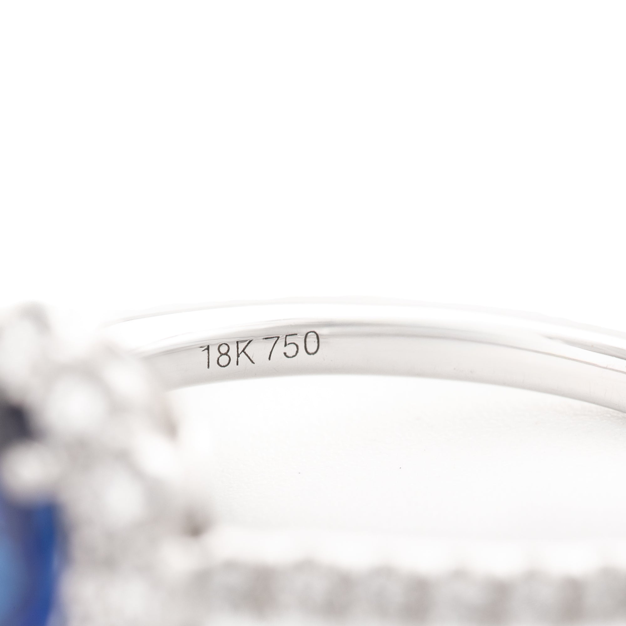 ANILLO SOLITARIO FLOR OVAL CON ZAFIRO Y DIAMANTES