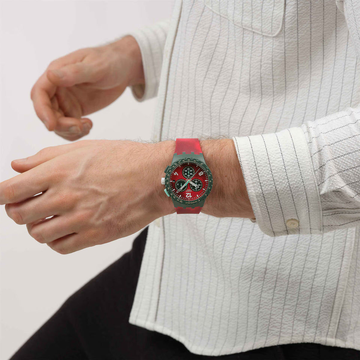 Reloj Swatch Crimson Foliage Chronograph Unisex