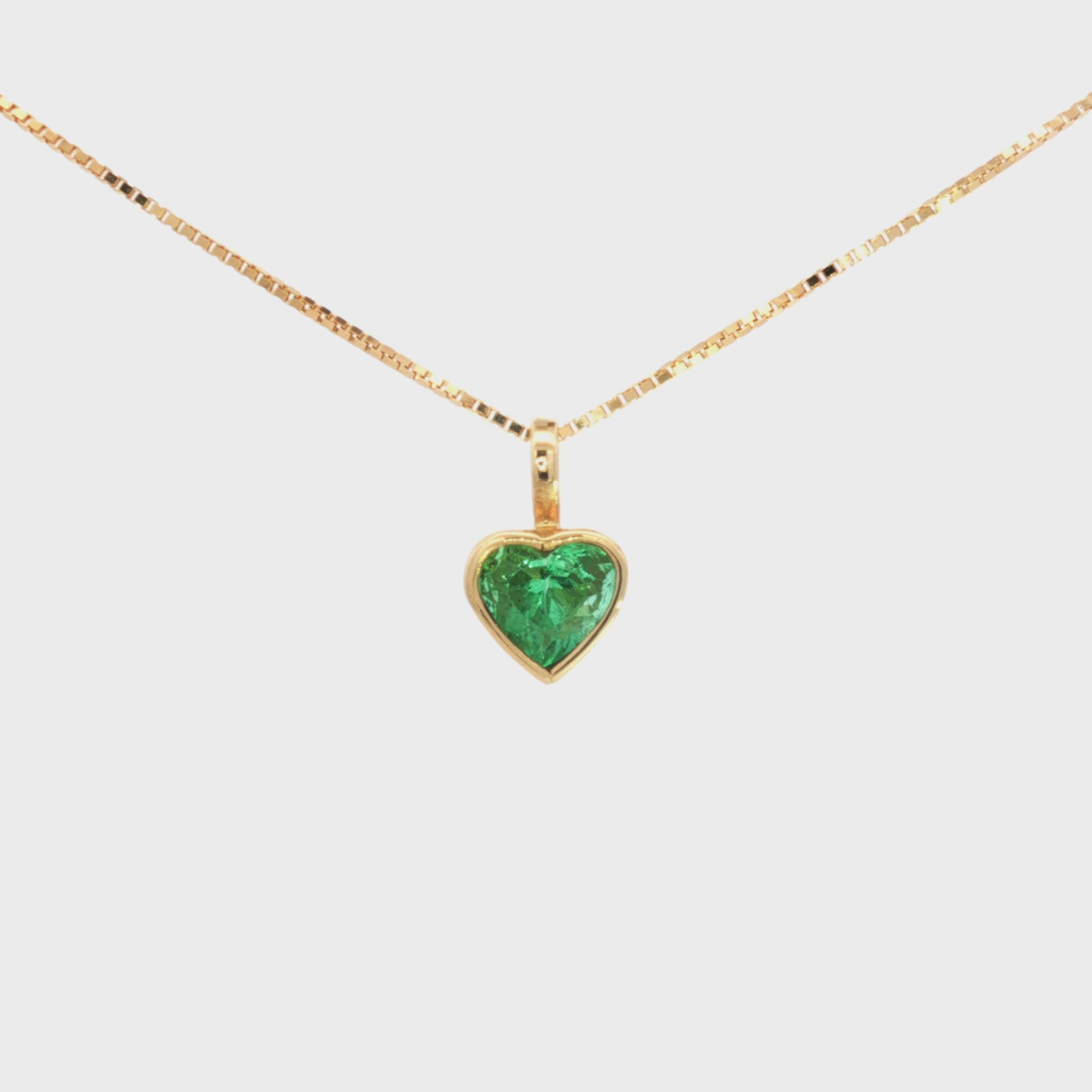 DIJE CORAZÓN ESMERALDA