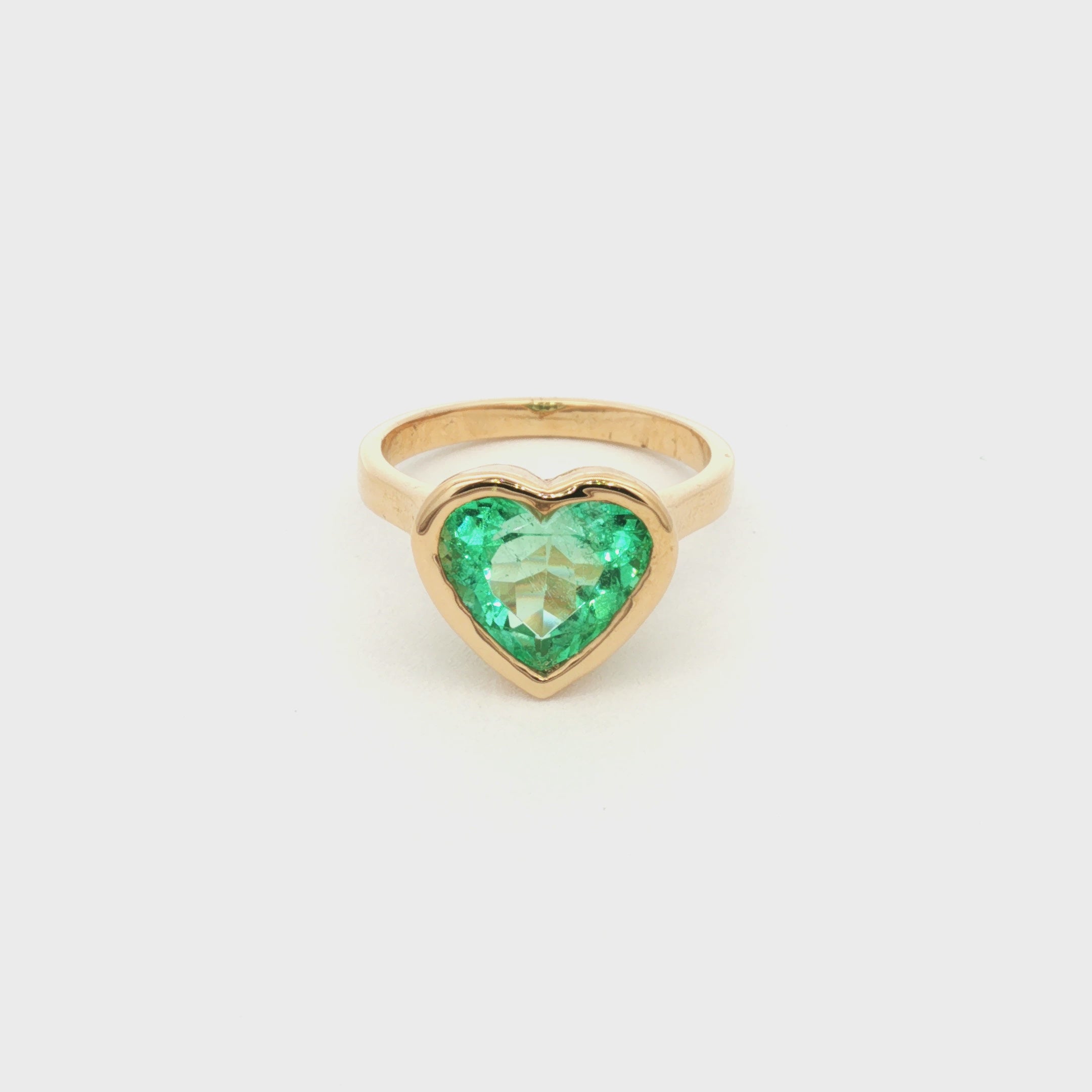 ANILLO ESMERALDA CORAZÓN