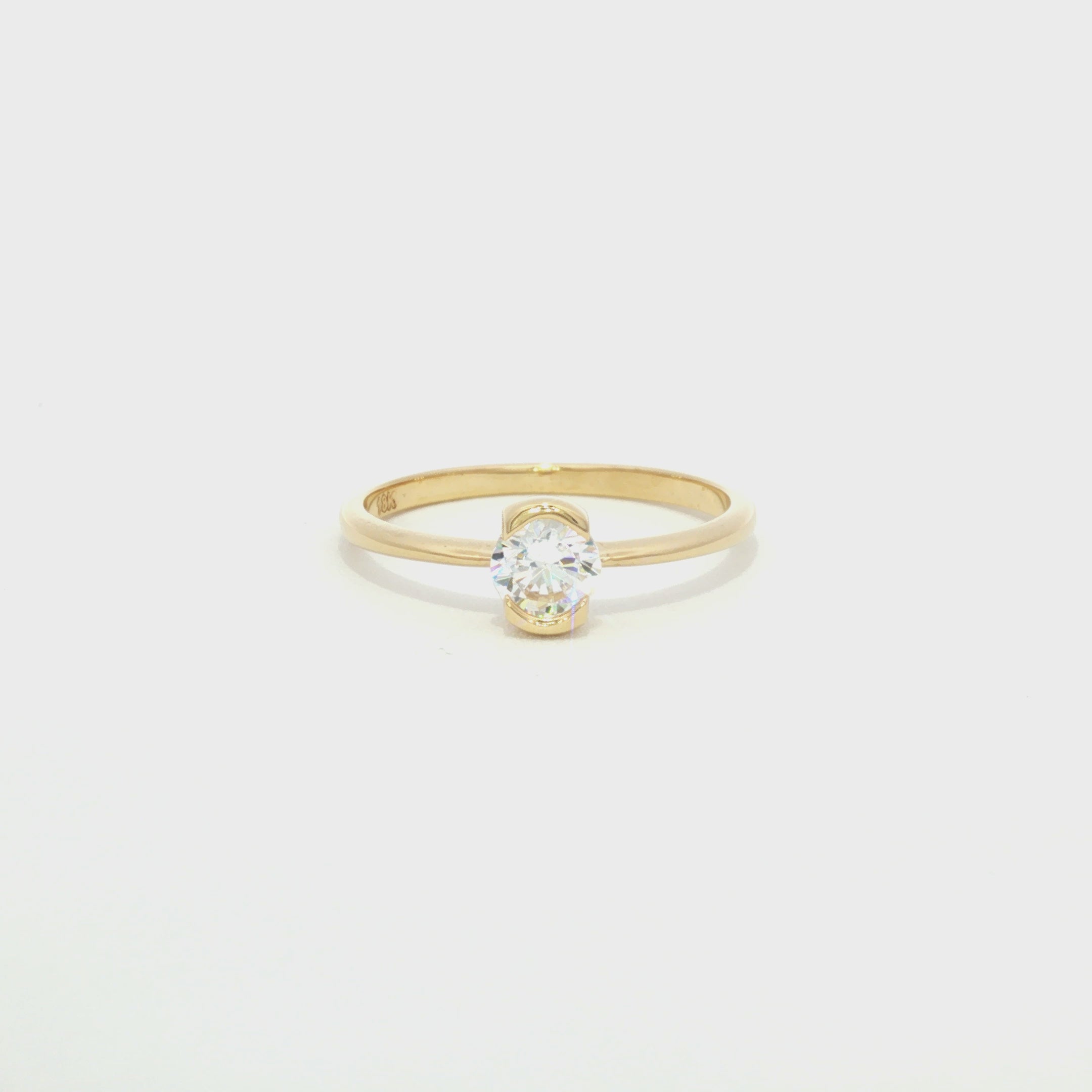 ANILLO CON ZIRCÓN OVAL
