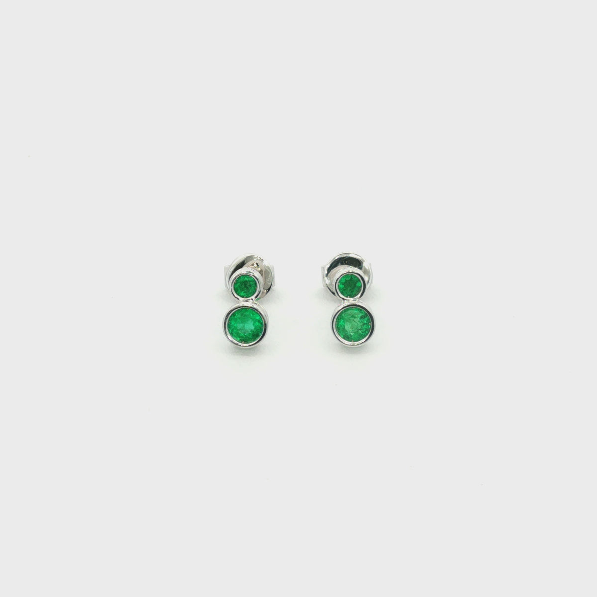 ARETES CÍRCULOS CON ESMERALDAS