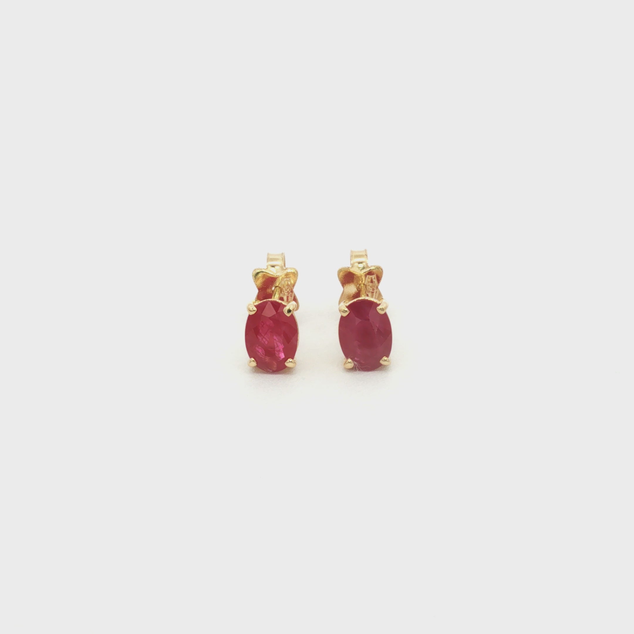 ARETES RUBÍ OVAL