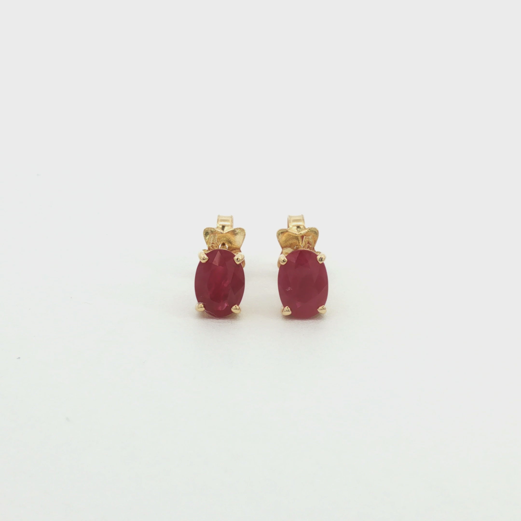 ARETES RUBÍ OVAL