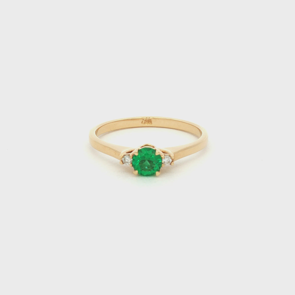 ANILLO CON ESMERALDA Y DIAMANTES