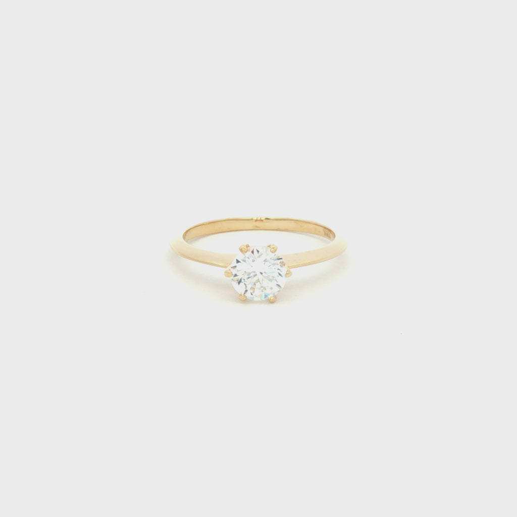 ANILLO SOLITARIO CON ZIRCÓN