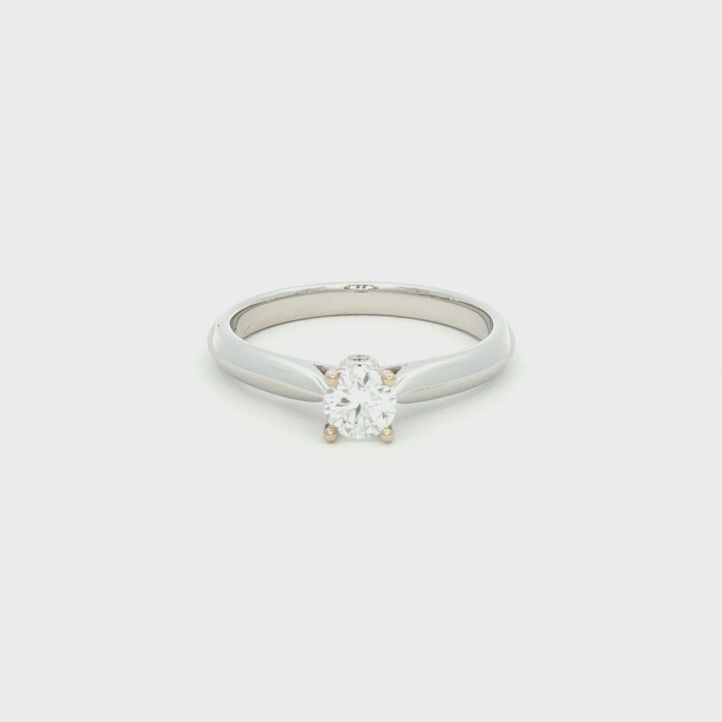 ANILLO SOLITARIO CON DIAMANTE