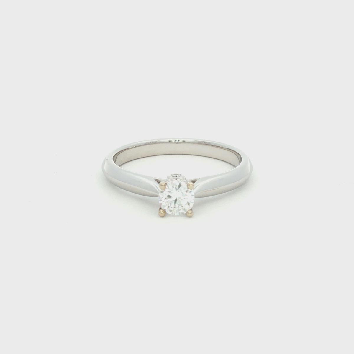 ANILLO SOLITARIO CON DIAMANTE