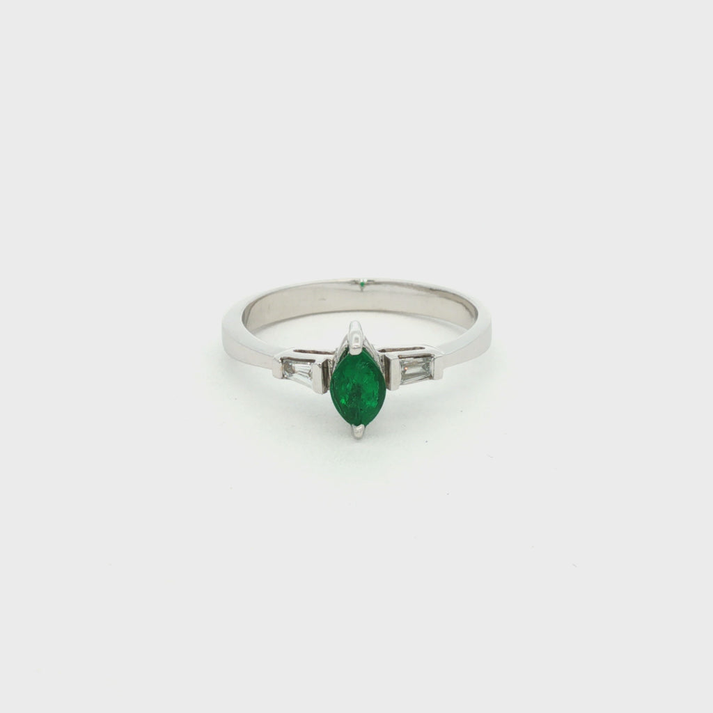 ANILLO ESMERALDA Y DIAMANTES