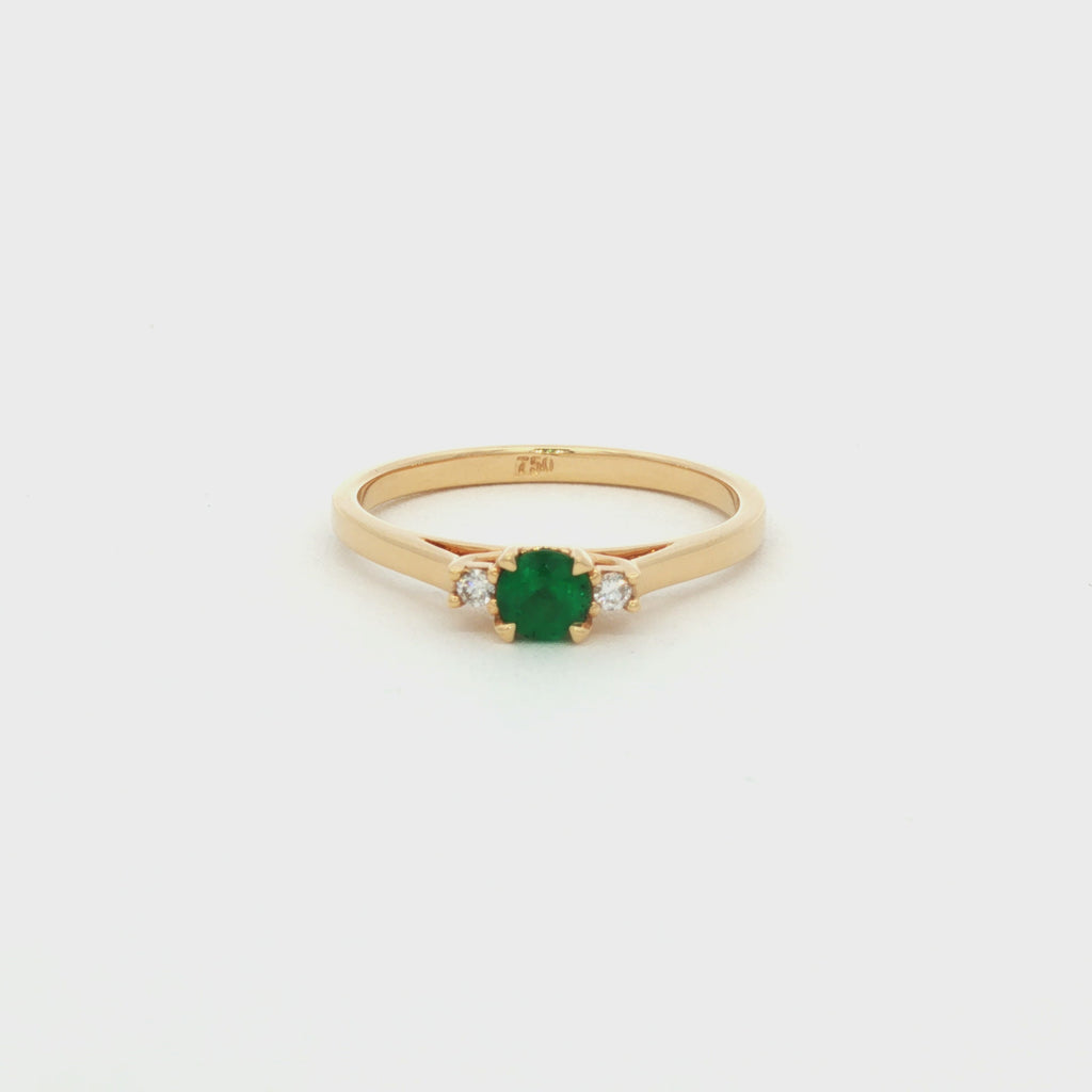 ANILLO CON ESMERALDA Y DIAMANTES