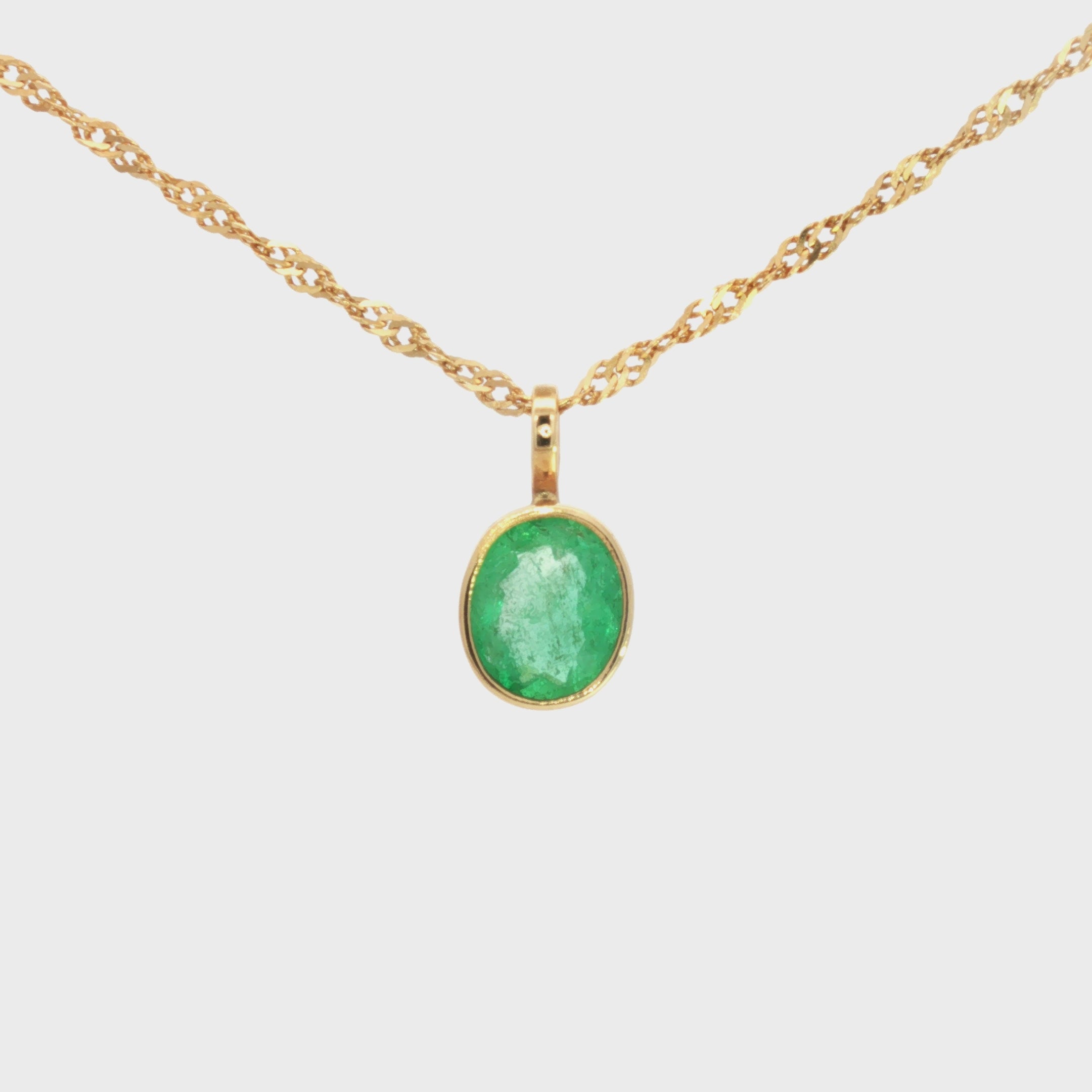 DIJE ESMERALDA OVAL BISEL
